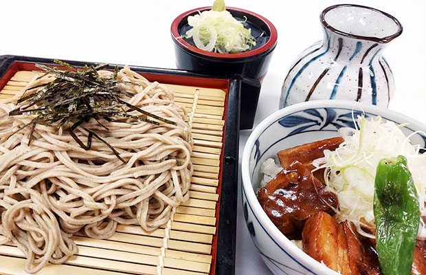 蕎麦とミニ角煮丼